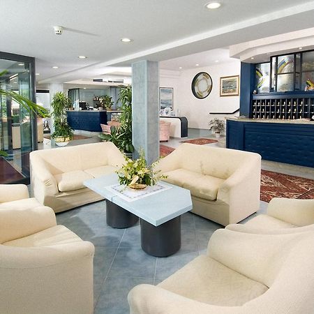 Hotel Clipper Джулианова Экстерьер фото