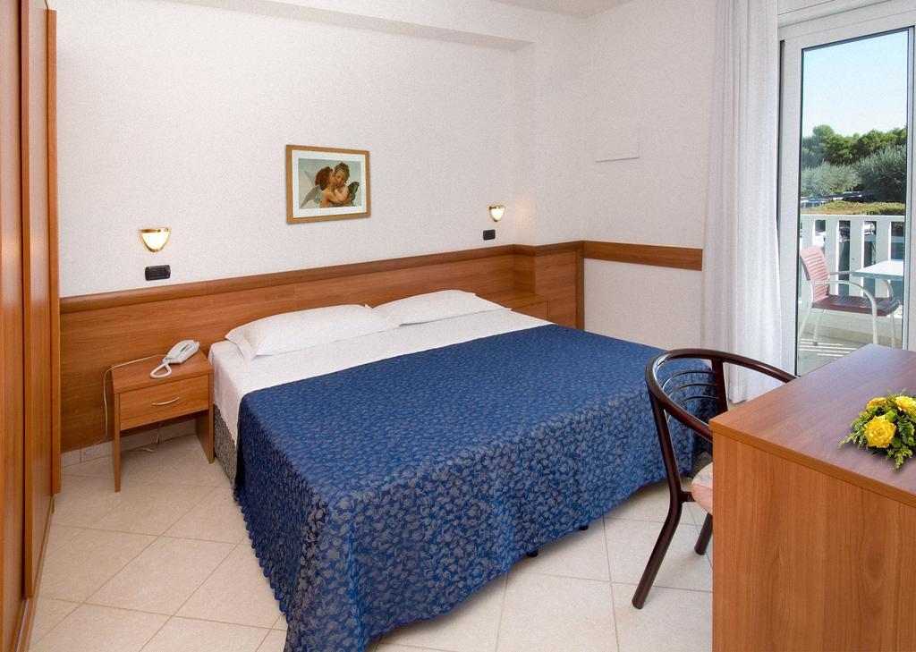 Hotel Clipper Джулианова Номер фото