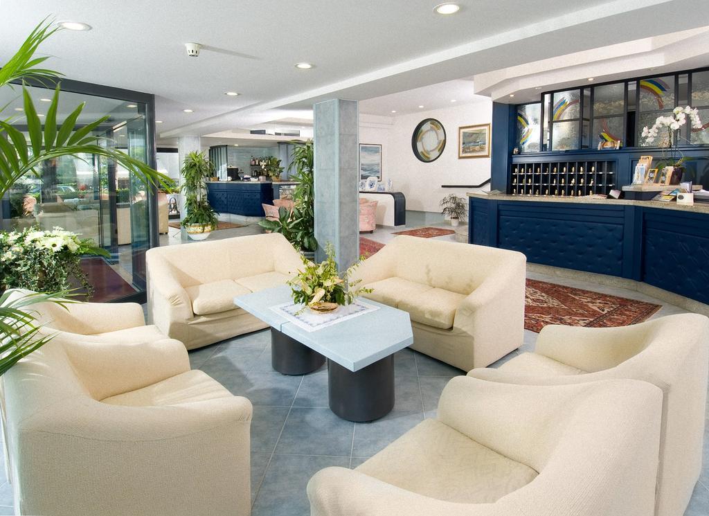 Hotel Clipper Джулианова Экстерьер фото