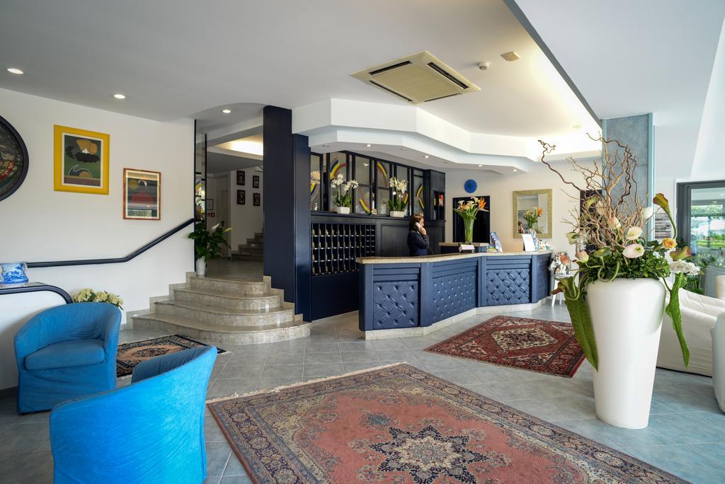 Hotel Clipper Джулианова Экстерьер фото