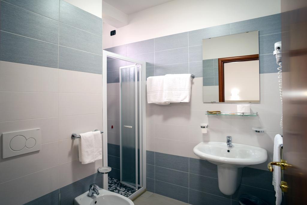 Hotel Clipper Джулианова Экстерьер фото