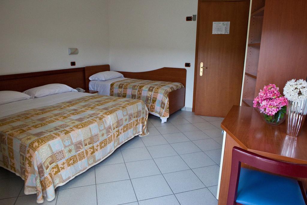 Hotel Clipper Джулианова Экстерьер фото