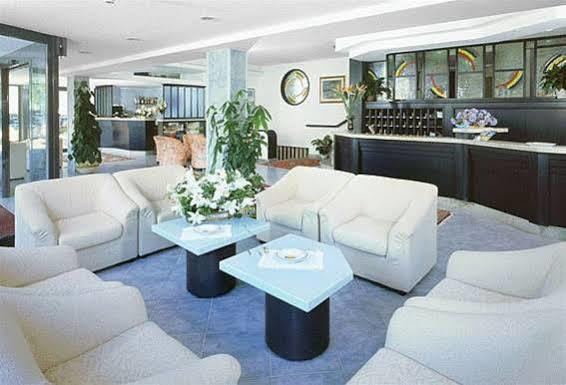 Hotel Clipper Джулианова Экстерьер фото
